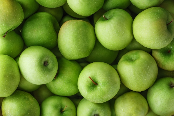 ripe juicy green apples with dew drops juicy fruit full screen - Шарлотка в мультиварке