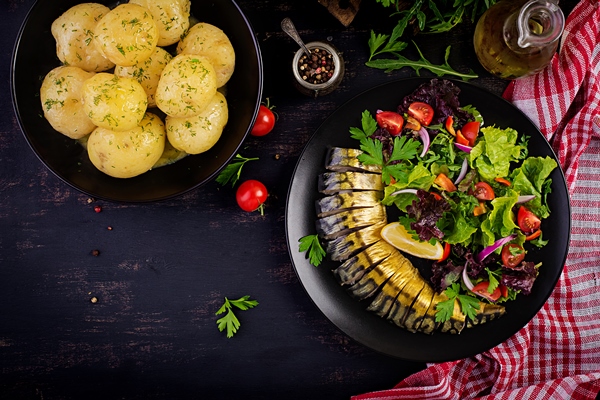 smoked mackerel and fresh salad - Кулинарные традиции празднования именин