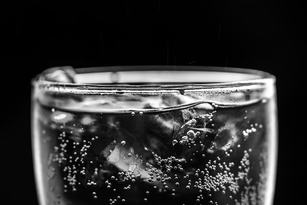 soda with ice macro shot - Сырные вафли