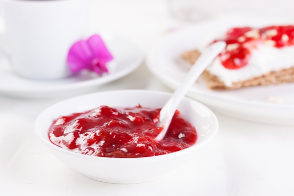 strawberry jam on a plate - Варенье из каркаде
