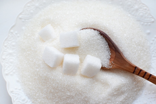 white sugar in a wooden spoon in bulk and cubes xa 1 - Фруктовые оладьи на закваске, постный стол
