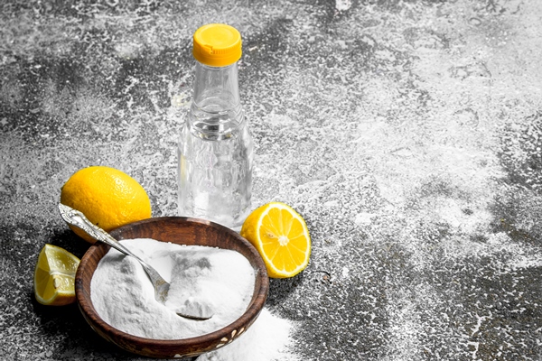 baking soda with vinegar lemon rustic background - Блинчики с козьим сыром и мёдом