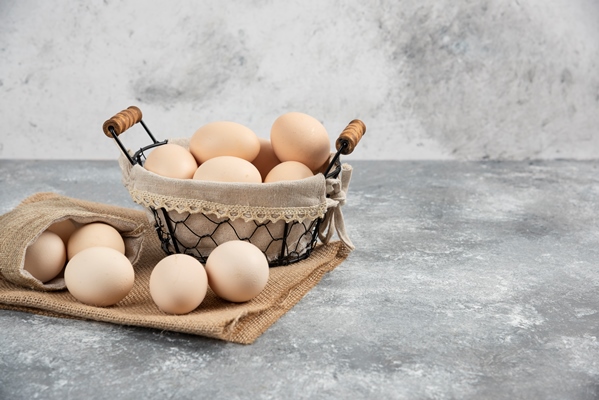 basket sackcloth organic fresh uncooked eggs marble surface - Заварные дрожжевые блины на опаре