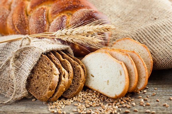 bread wheat wooden background - Паста с хлебной крошкой, постный стол