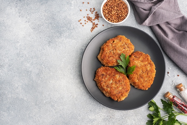 buckwheat cutlets with cheese parsley plate light grey background - Котлеты из гречки, постный стол