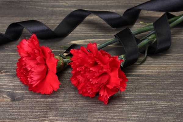 carnations black ribbon grey wooden background - Как поминать усопших