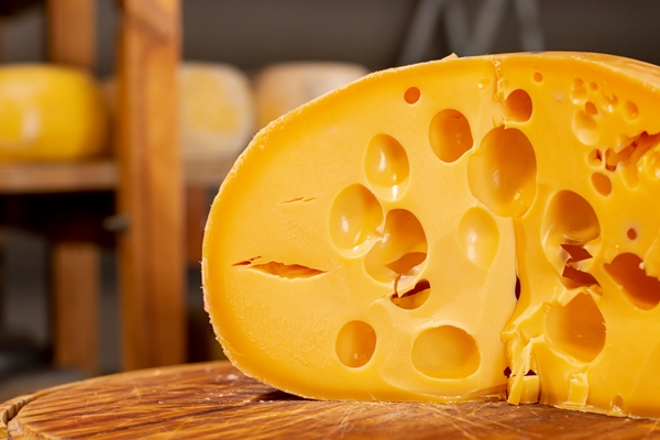close up delicious slice cheese - Начинка для блинчиков "Четыре сыра"