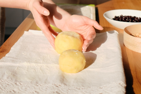 cooking home made dough sunny day - Пирожное "Наполеон"