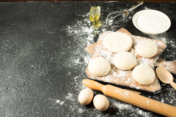 delicious dough with ingredients black background 1 - Ватрушки с творогом