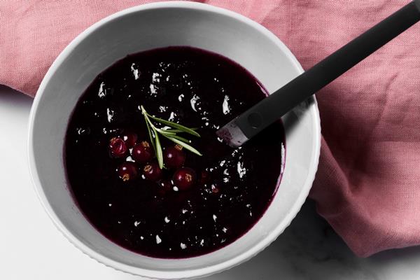 flat lay delicious jam bowl - Постные драники с брусничным соусом