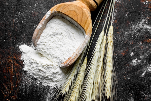 flour wooden scoop with spikelets - Блинчики с картофелем