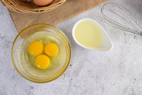 fresh brown eggs bakery product - Блинчики с козьим сыром и мёдом