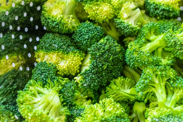 fresh raw broccoli bowl - Овощное рагу с брокколи и стручковой фасолью