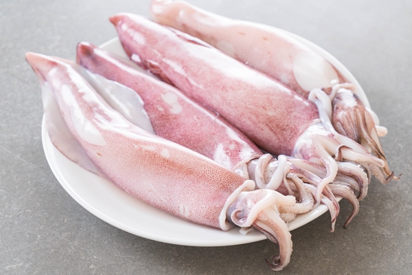 fresh squid 1 - Салат с кальмарами и яйцом