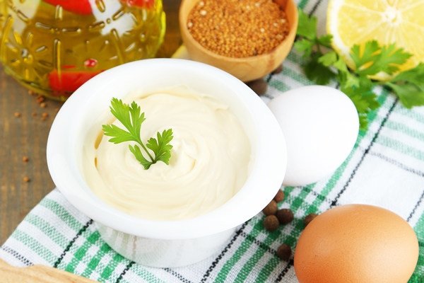 mayonnaise ingredients wooden background - Салат с креветками, кукурузой и яйцом