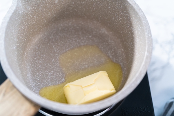 melting unsalted butter - Ватрушки с творогом
