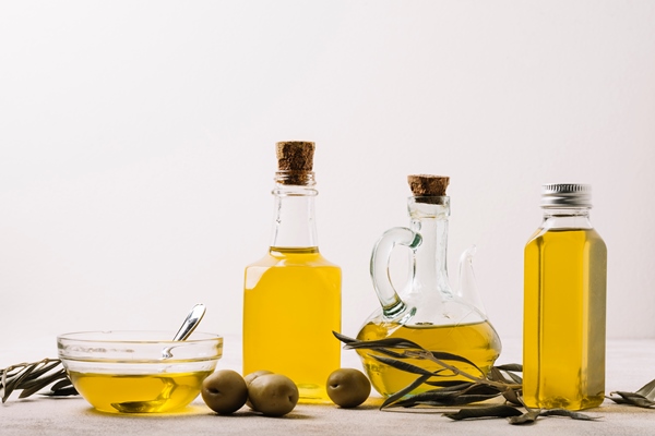 olive oil bottles variety with copy space - Котлеты картофельные с кускусом