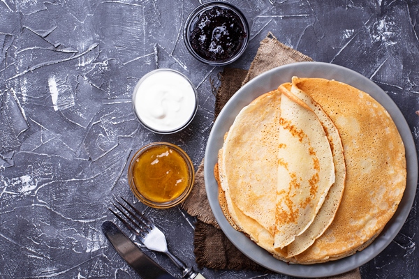 pancakes crepes with different jam cream - Блинчики с козьим сыром и мёдом