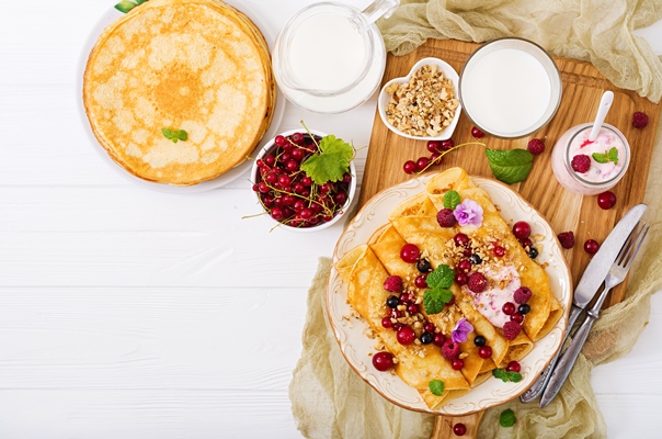 pancakes with yoghurt honey nuts summer berries tasty breakfast flat lay top view - Творожный крем с ванилью для блинчиков