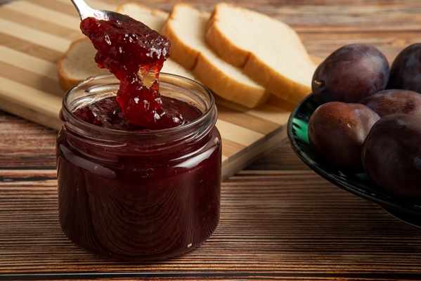plums with jar confiture toast bread - Булочки с фруктовой начинкой