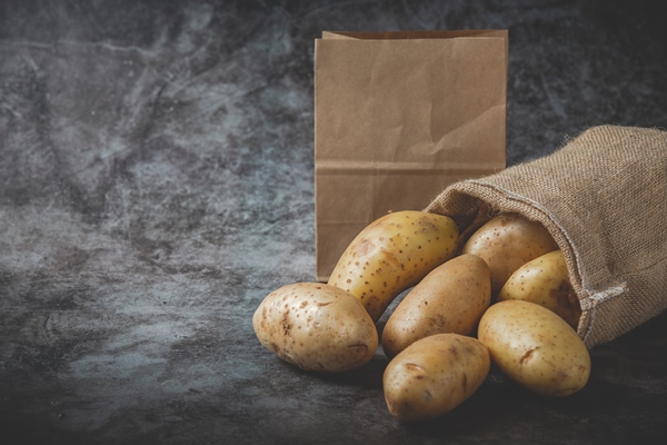potatoes pour out sacks gray floor - Салат "Оливье" с кальмарами