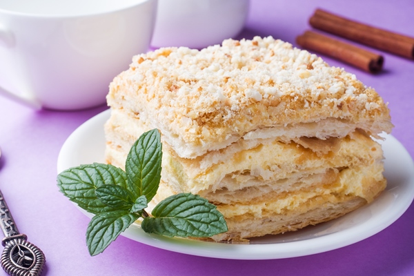 puff cake with cream napoleon millefeuille vanilla slice with mint color purple background - Пирожное "Наполеон"