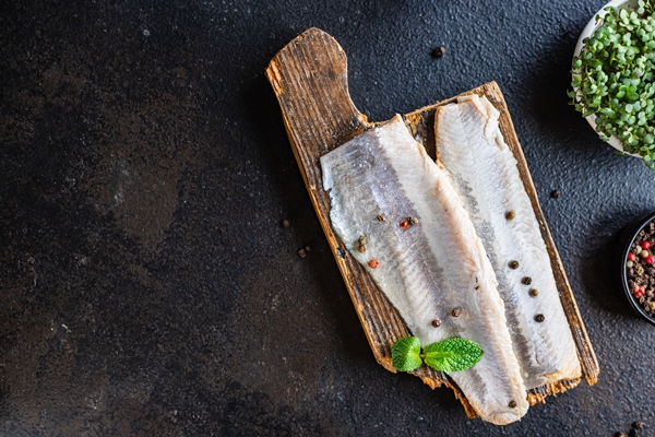 salad herring slice fish salty fresh seafood appetizer table - Форшмак для блинчиков