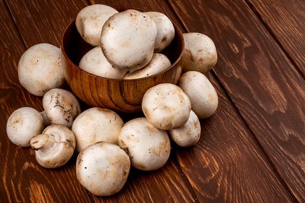 side view fresh mushrooms champignon bowl wooden rustic background - Грибной паштет с овсяными хлопьями