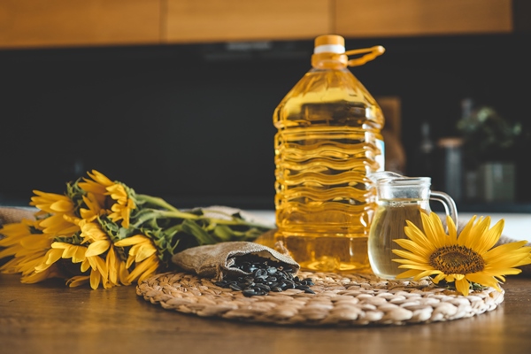 sunflower oil kitchen advertising - Блинчики с козьим сыром и мёдом