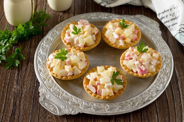 tartlets with crab sticks cheese pineapple - Тарталетки с крабовыми палочками, сыром и ананасами
