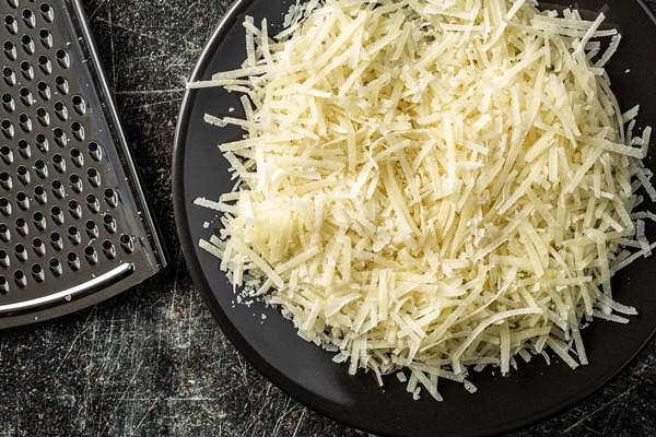 tasty grated cheese parmesan cheese old kitchen table top view - Начинка для блинчиков из сыра и шпината
