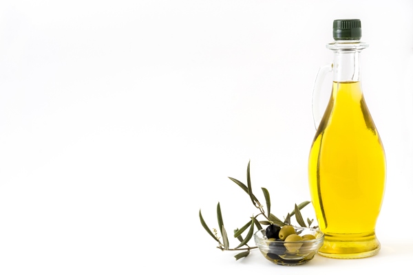 virgin olive oil crystal bottle isolated white - Салат из капусты с уксусом и растительным маслом