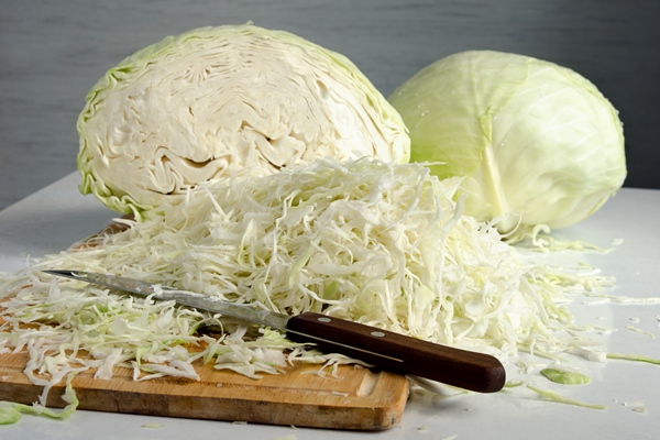 white cabbage fresh cut with knife kitchen table salad cooking - Салат из капусты с уксусом и растительным маслом