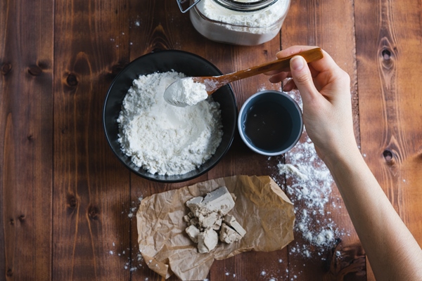 woman s hand adding flour make sourdough bakery concept - Простые дрожжевые блины