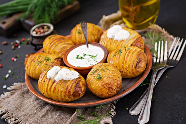 baked potato with herbs sauce vegan food healthy meal - Картофель с тахини