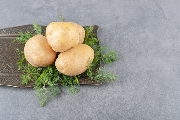 black board uncooked potatoes with fresh dill - Окрошка на березовом соке, постный стол