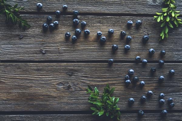 blueberry wooden table background blueberries close up healthy food health - Смузи на берёзовом соке