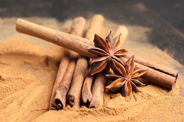 cinnamon sticks - Фануропита