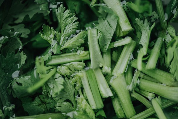 closeup green vegetables - Суп с киноа