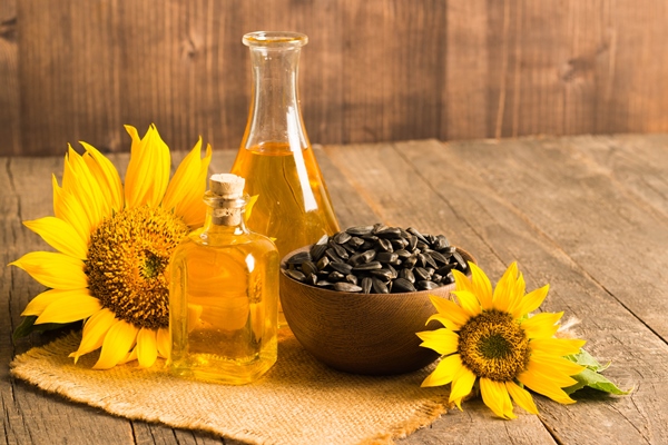 closeup photo sunflower oil with seeds wooden background bio organic product concept - Апельсиновое печенье