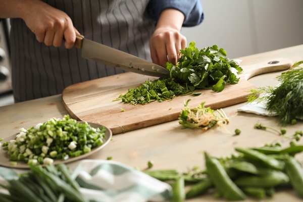 cooking chef is cutting greens kitchen 1 - Рыбное филе, запечённое с зеленью