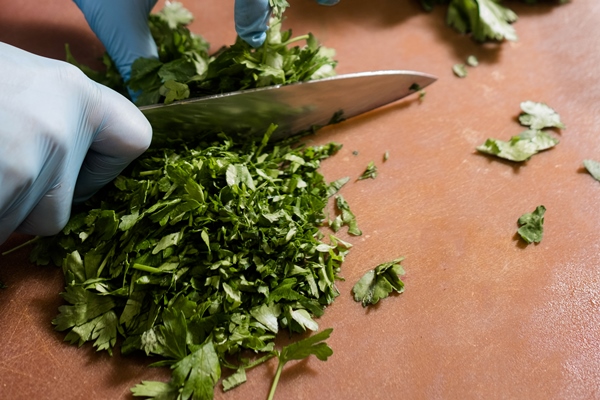 cutting herbs salad green fresh parsley proper nutrition vegan eating concept - Суп-пюре с портулаком
