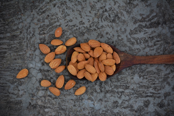 dried almond nuts wooden spoon - Картофельный соус с чесноком и орехами