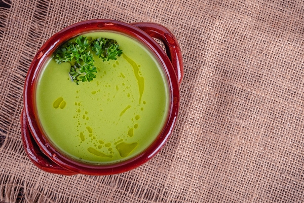 fresh asparagus creamy soup ingredients wooden table selective focus - Суп-пюре с портулаком