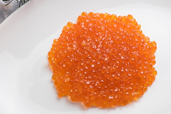 fresh delicious red caviar closeup - Простая уха из рыбной икры