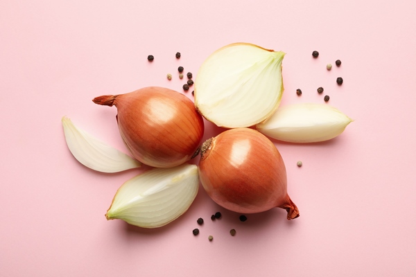 fresh onion peppercorns pink background top view - Овощной суп с кускусом