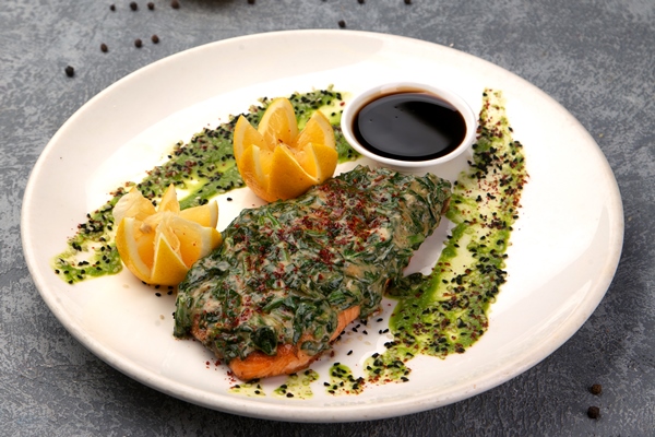 fried salmon topped with herbs sauce 1 - Рыбное филе, запечённое с зеленью