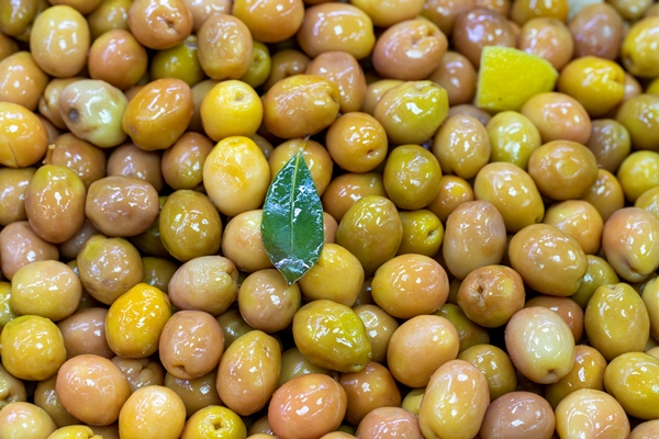green olive close up green olives as background - Тапенада по-афонски