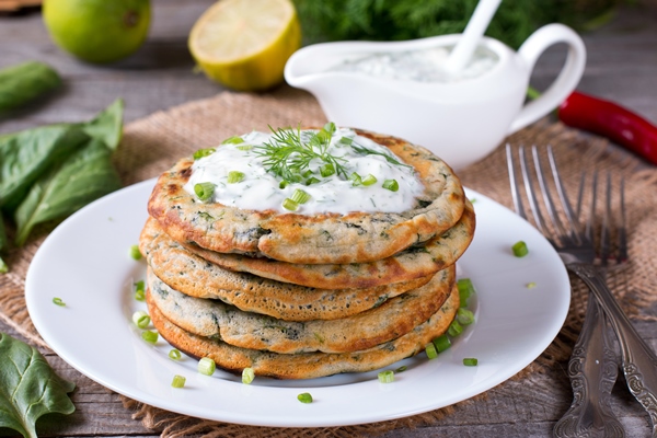 green pancakes with spinach sauce - Икряники с овощами