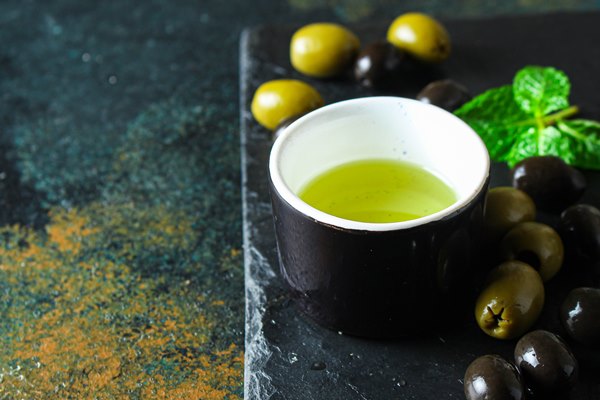 olive oil appetizer olives cold pressed 1 - Рыбное филе, запечённое с зеленью